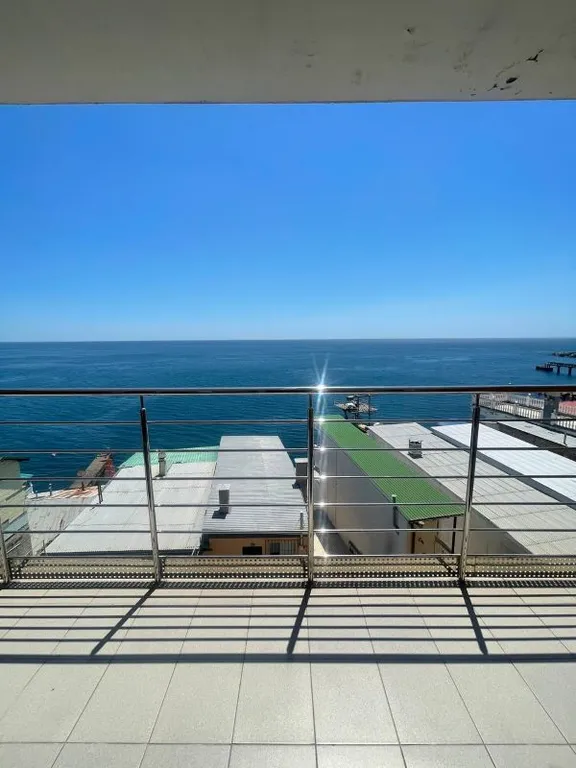 Пентхаус с видом на море и террасой