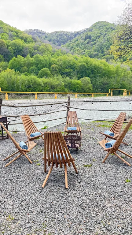 Большой дом у реки в горах с баней и чаном