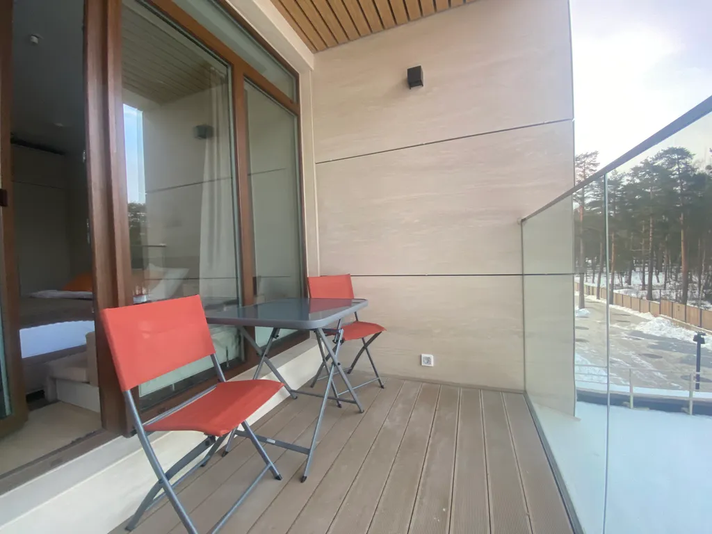 Студия с лоджией на заливе в комплексе с подогреваемым бассейном