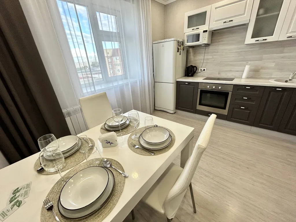 Уютная видовая квартира на последнем этаже — аренда посуточно в Нижнекамск