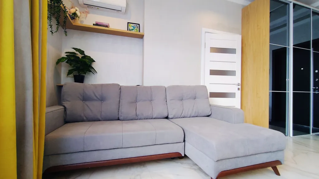 Красивый и современный апартамент со спальней