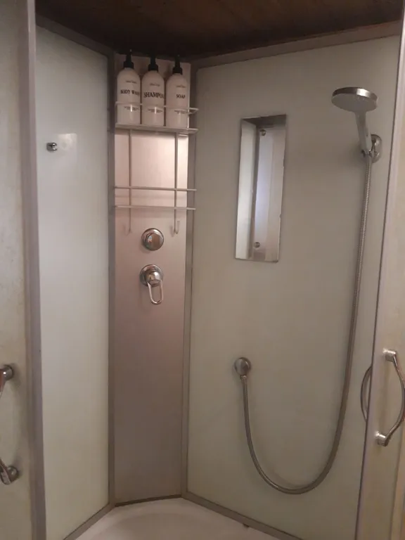 Дом-баня у озера