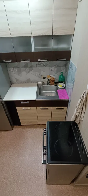 Гора через дорогу