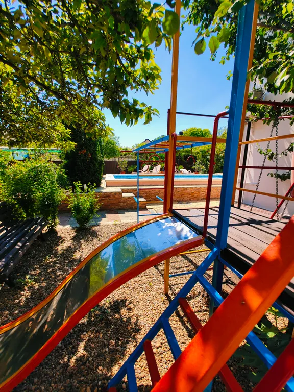 Дом с бассейном