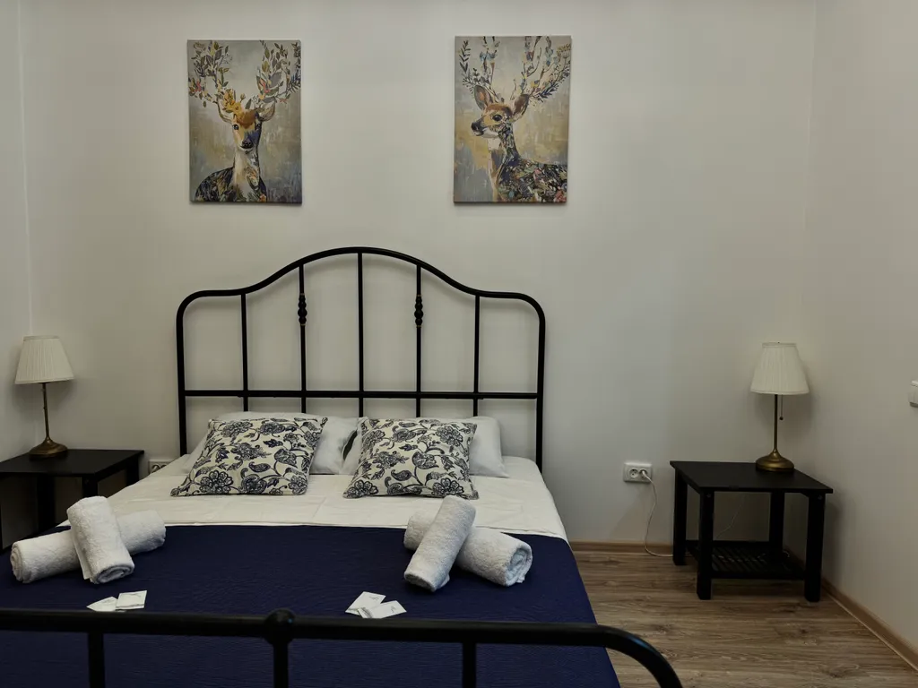 Отдельный двухместный номер в Ялте(Санузел и кухня общие)