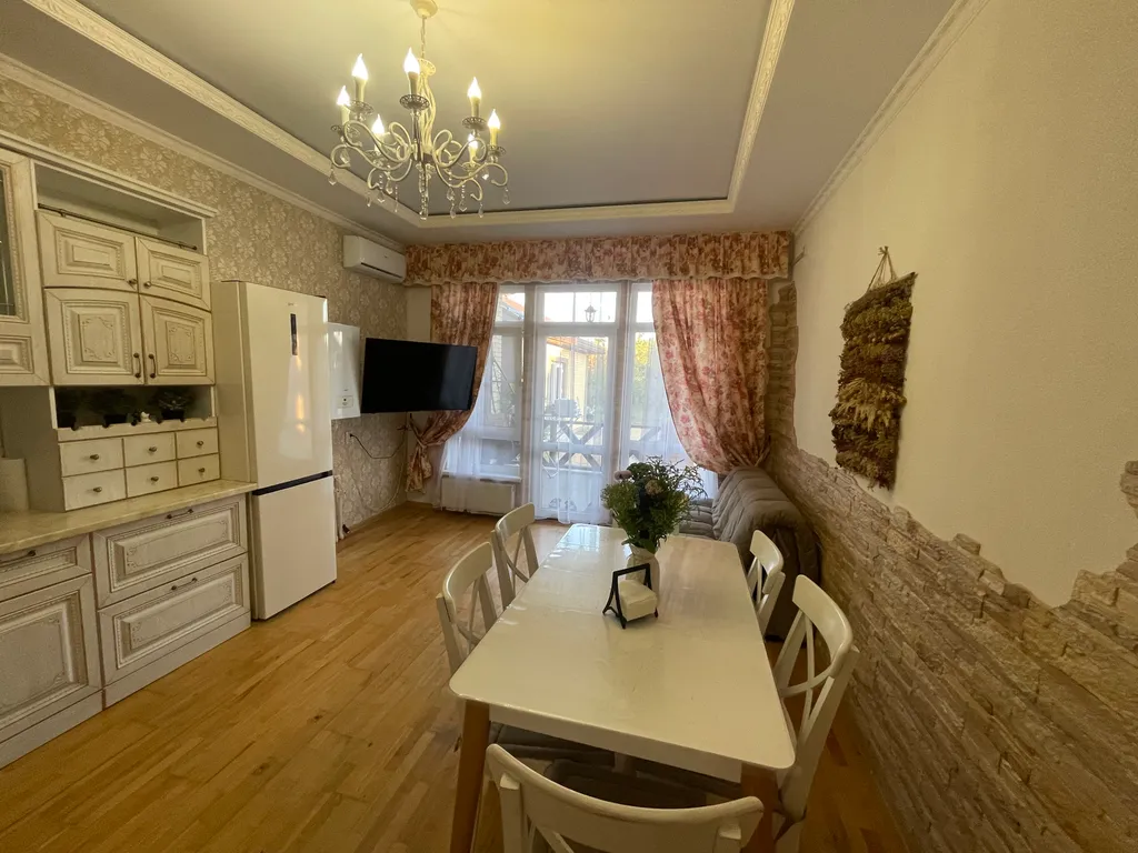 Уютный дом с теплым бассейном у термальных источников и аквапарка