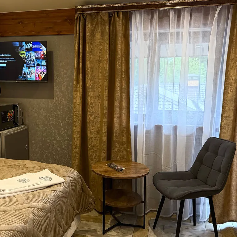 Уютная студия с двумя кроватями 120х200 см