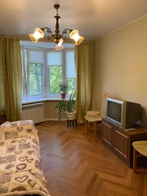 Уютная квартира в центре Петергофа с видом на сквер и пруд
