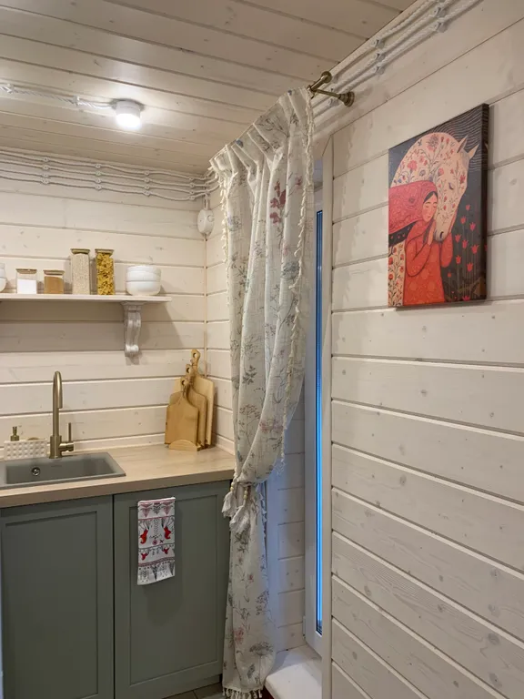 Красная Матрешка - глэмпинг в лесу