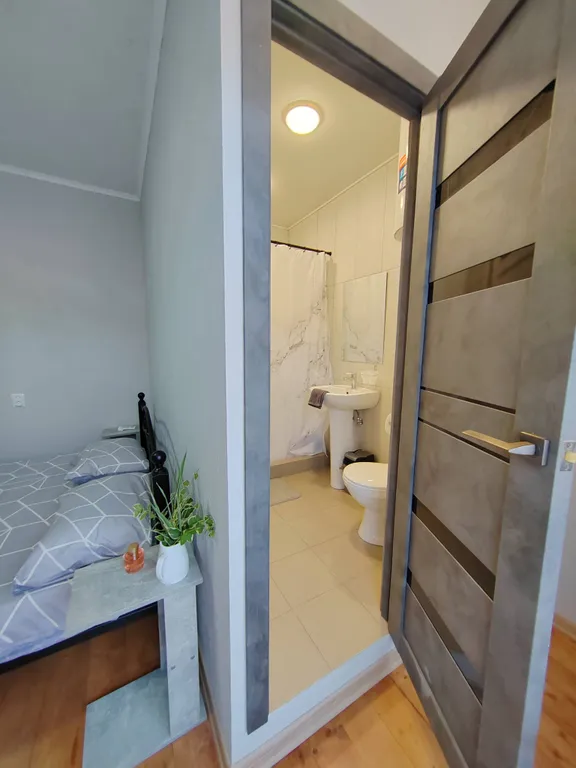 Квартира Квартира Уютный новый номер, тихий дворик в центре Гагры, 2 мин до моря — Гагра