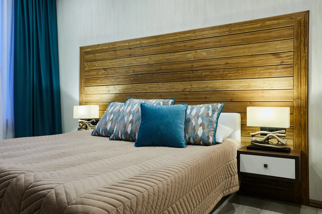 Полулюкс с кроватью размера king-size и видом на озеро