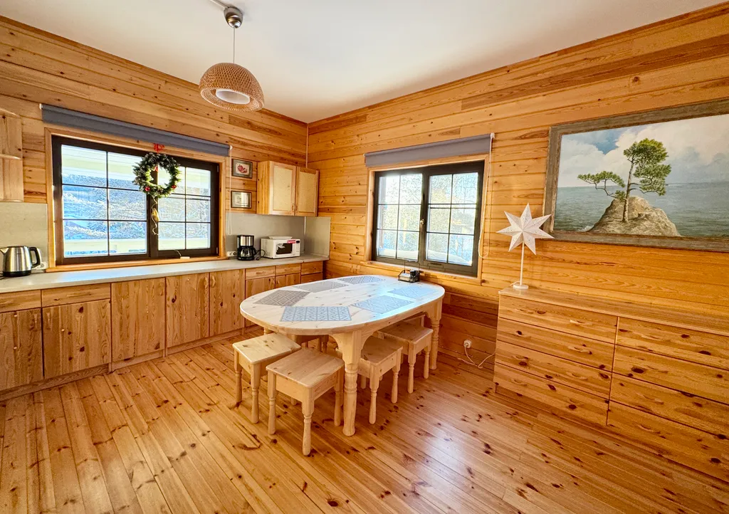 Комфортный деревянный коттедж у самого леса.