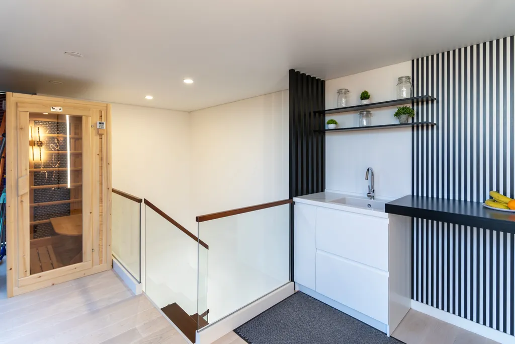 Двухэтажная квартира с мини-сауной и террасой на крыше