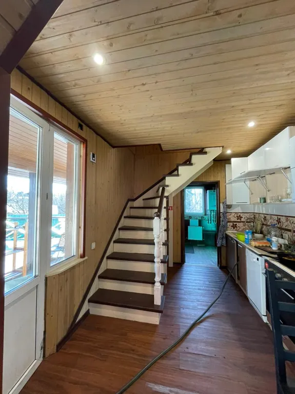 Коттедж с бассейном, баней и 5 спальнями