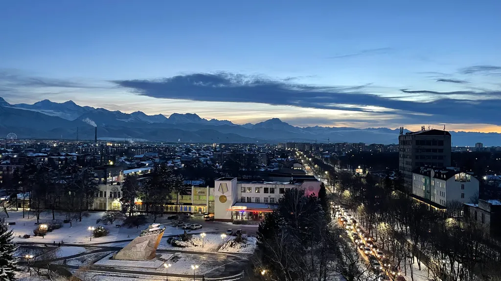 Уютная квартира с видом на город и горы