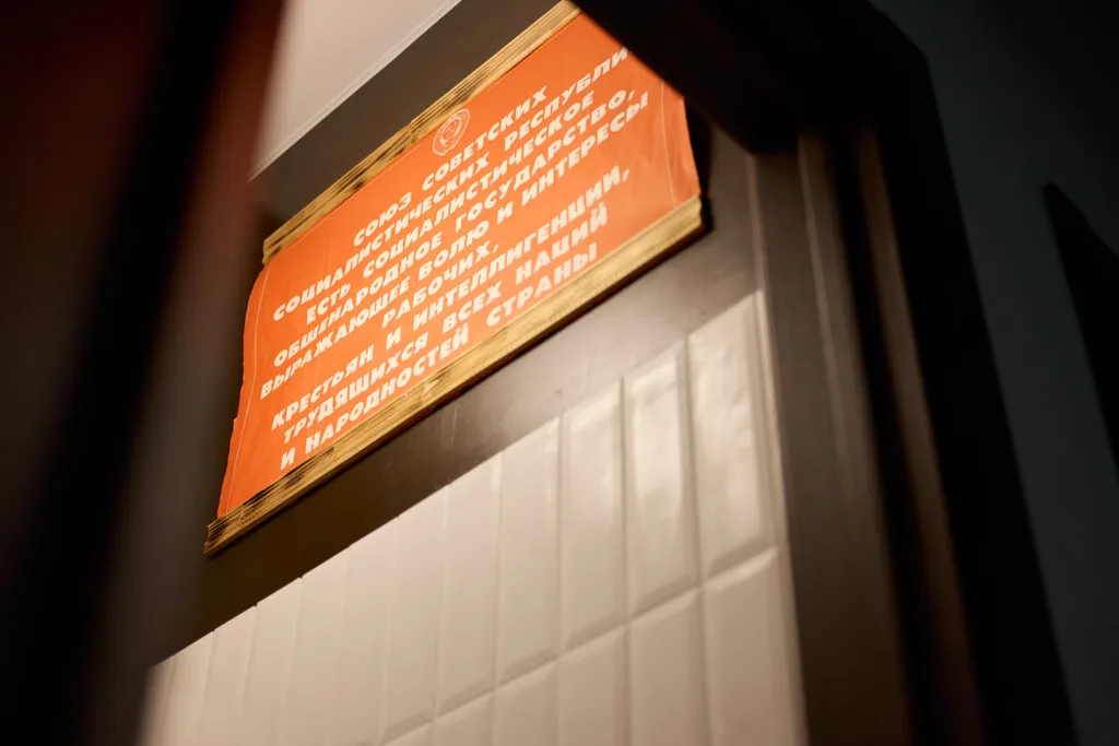 12-местный апартамент в ретро стиле с кинотеатром и Sony PS4