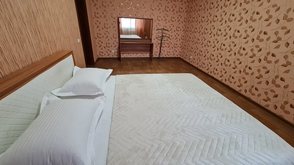 Светлая двухкомнатная квартира с евро ремонтом в многоэтажном доме