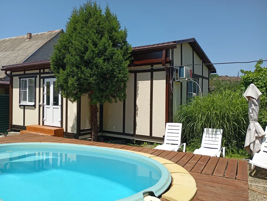 Отдельный двухкомнатный домик с кухней