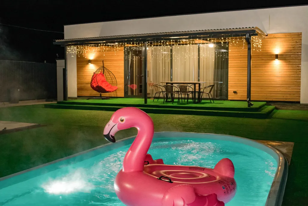 Дом с бассейном