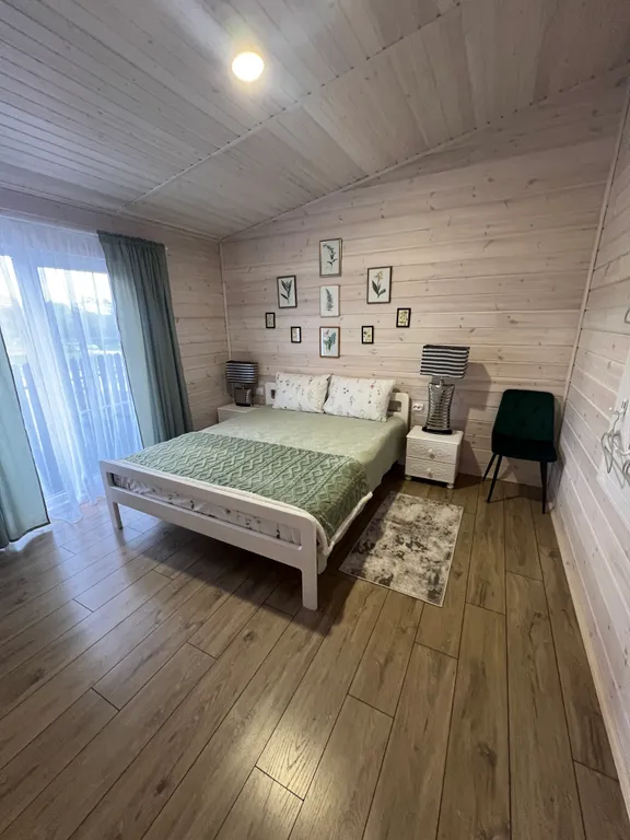 Просторный дом Елка с панорамными окнами в тихом месте