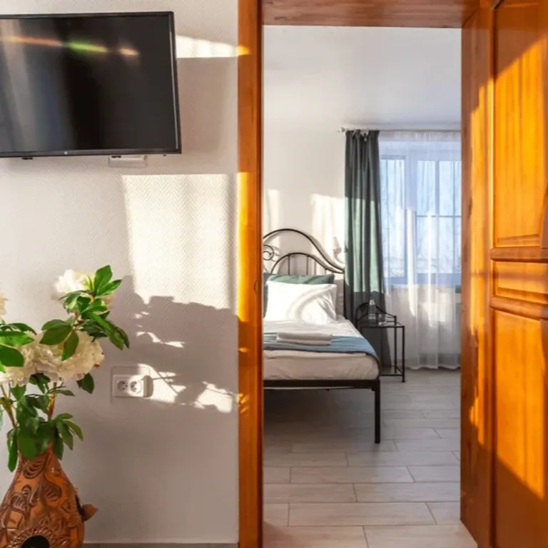 8-комнатный Дом