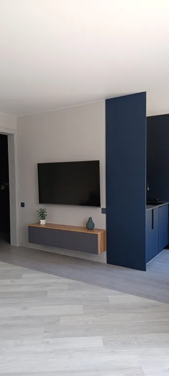 Стильные апартаменты в центре города Синий акцент