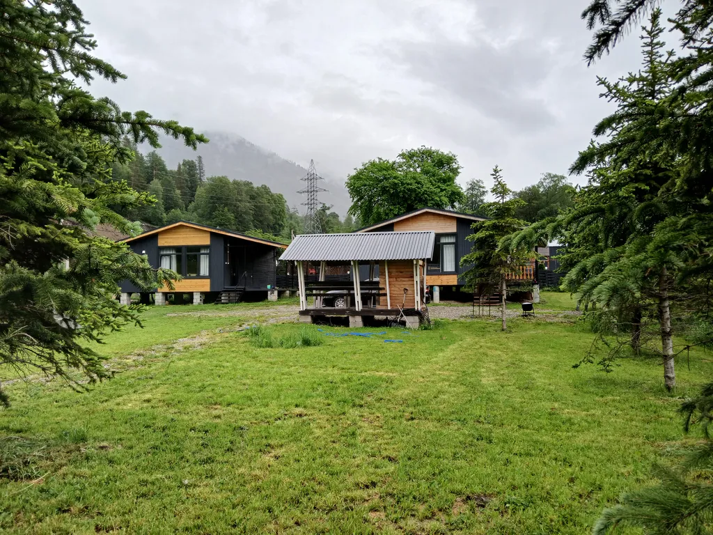 Домик шале с шикарным видом на горы и лес