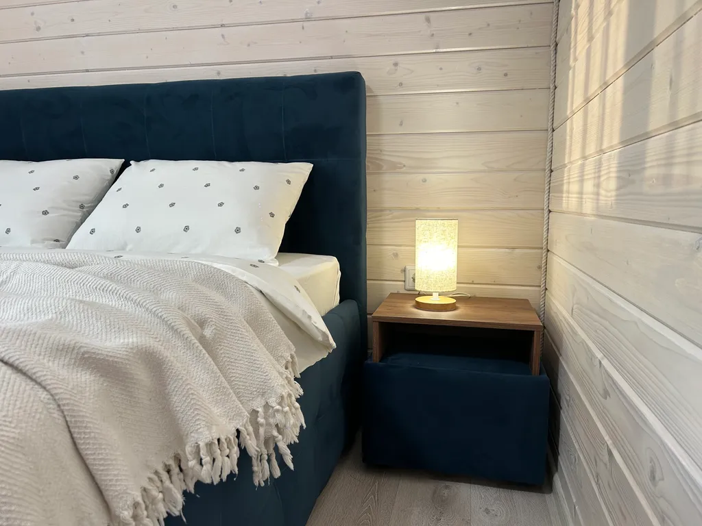 Дом на берегу реки