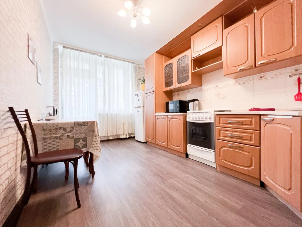 Просторная квартира у жд вокзала для 8 человек