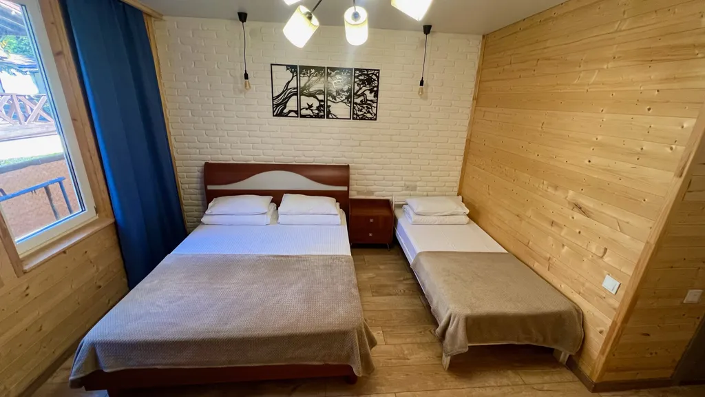 Уютный коттедж на большую компанию в лесу