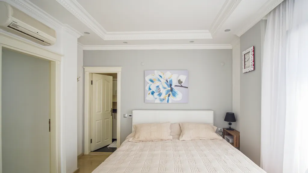 Семейная квартира с бассейном рядом с морем