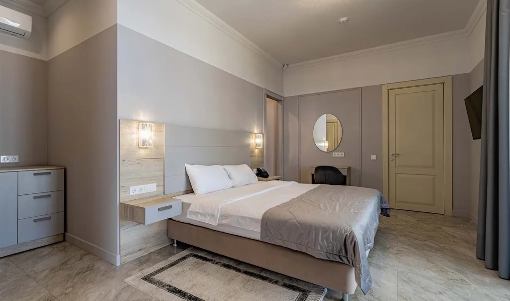 Полулюкс с выходом к бассейну и террасой