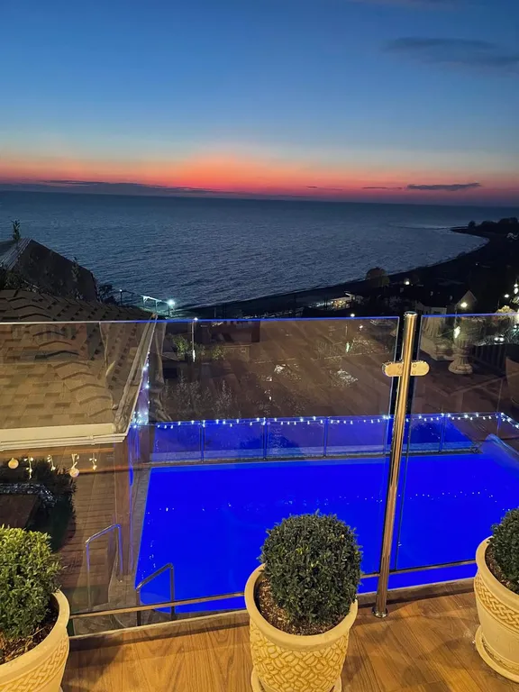 Дом с  бассейном, финской сауной, джакузи и шикарным видом на море