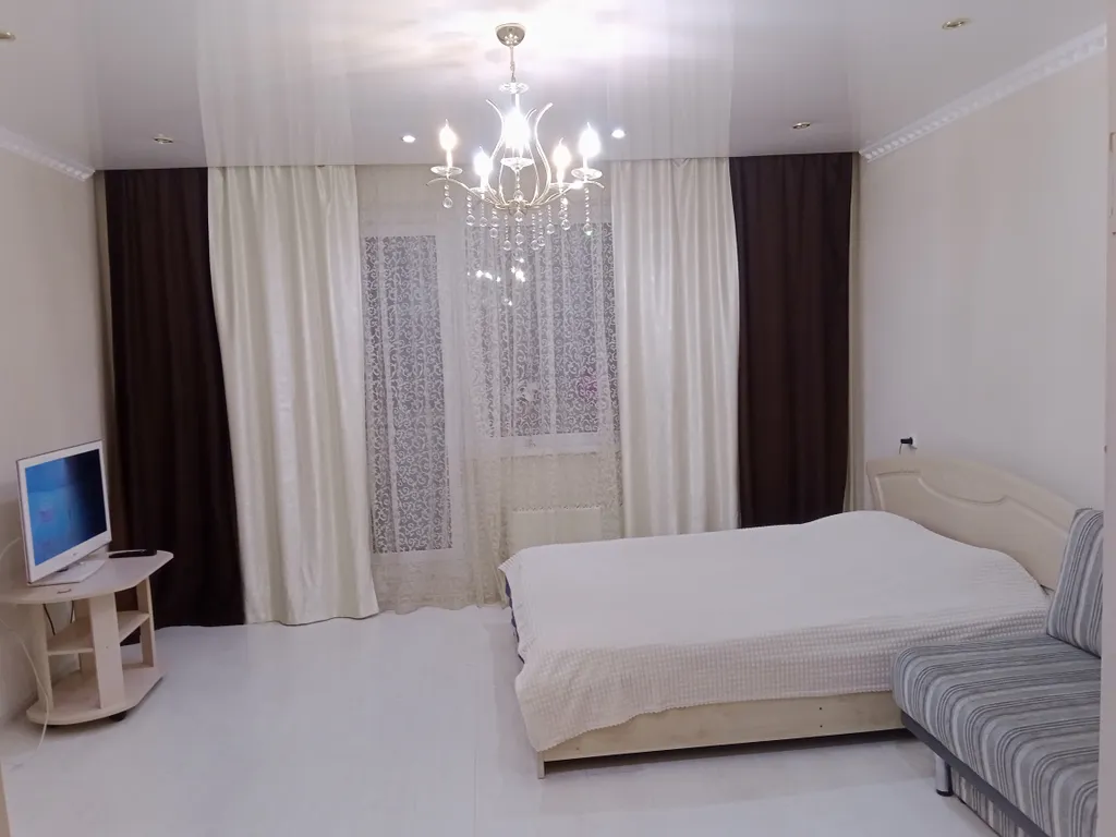 Уютная квартира с хорошим ремонтом в светлых тонах — аренда посуточно в Магнитогорск