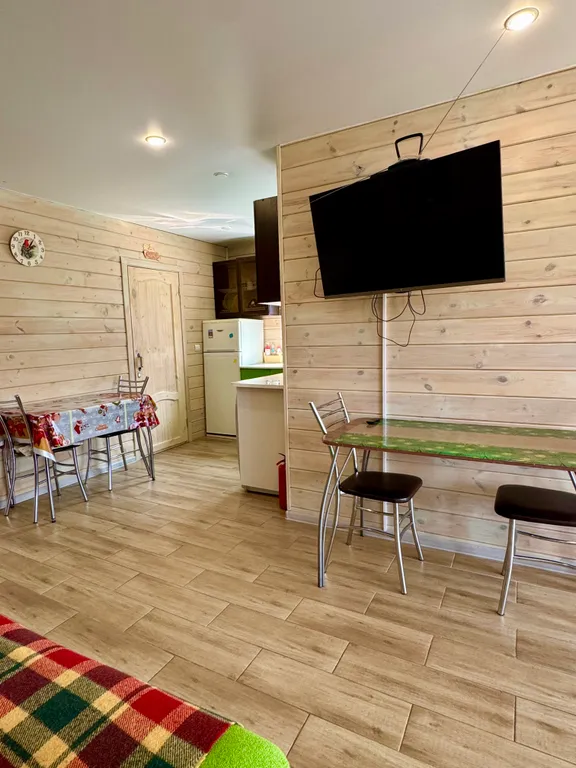 Уютный домик на берегу