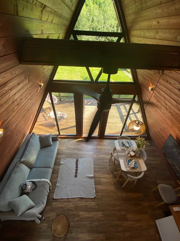 Дом с ковром