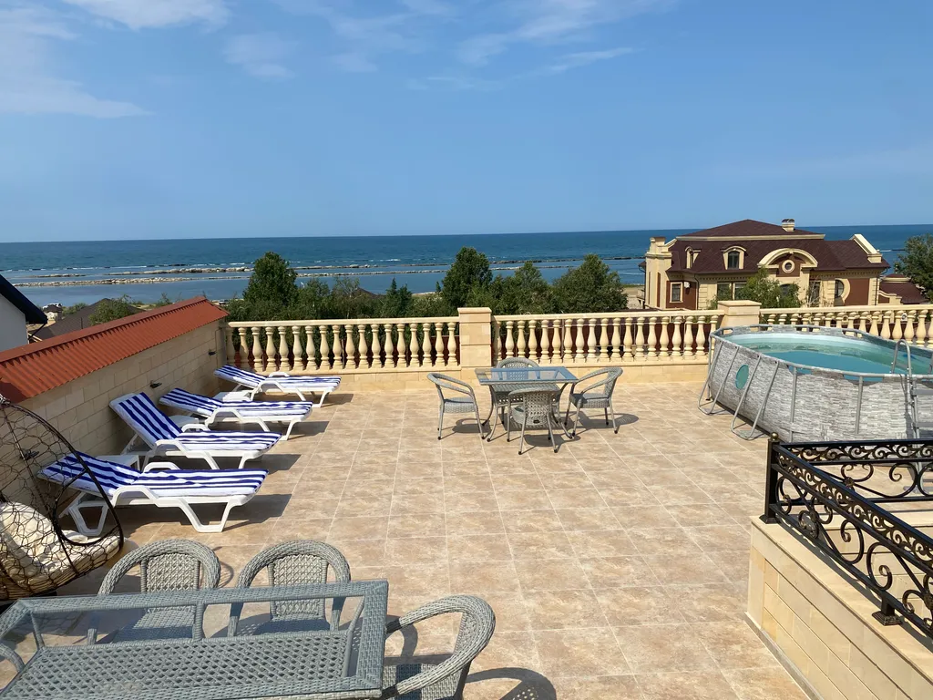 Уютная комната-студия у самого моря с бассейном, террасой и мангалом