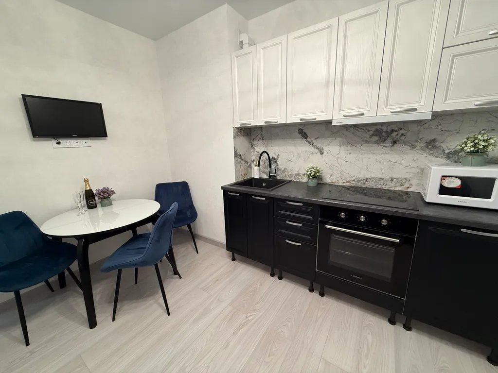 Евротрёжка новая чистая возле Аэропорта