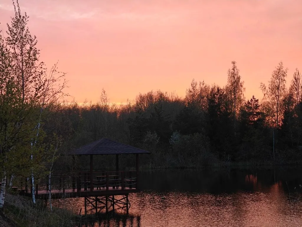 Дом на берегу озера