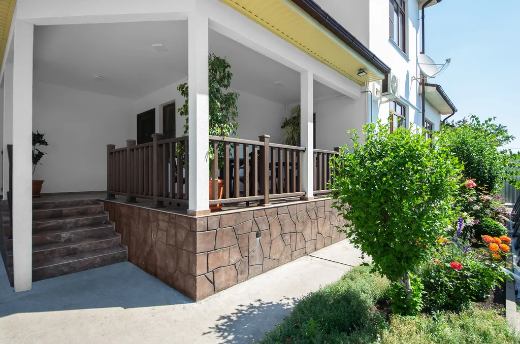 Дом с бассейном