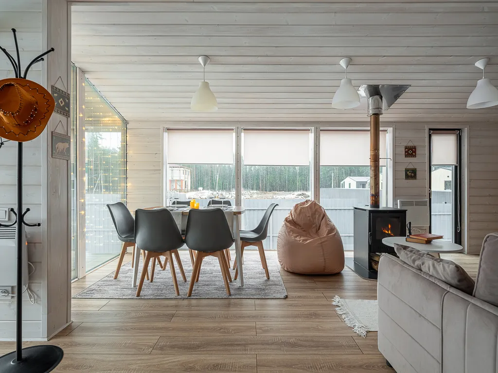 Семейный дом с камином