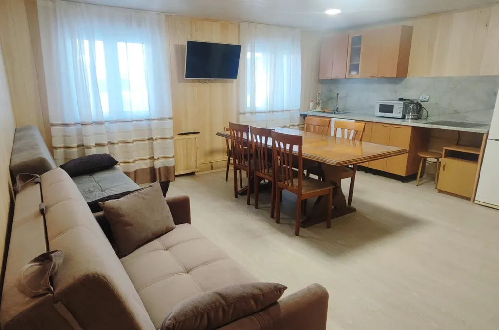 Коттедж Вместительный и уютный номер (весь первый этаж) — Шерегеш