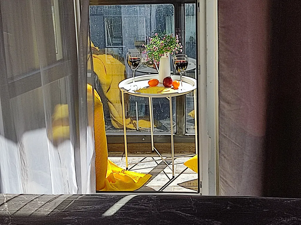 Квартира с балдахином, балконом с лаундж зоной для чая и кофе