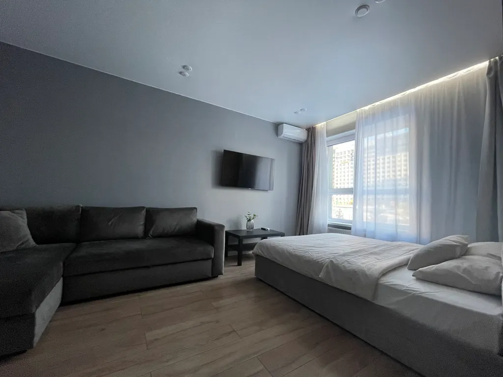 Уютная светлая квартира с большими окнами