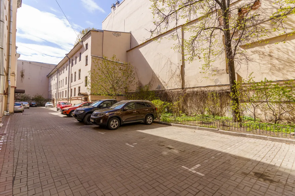 Квартира Квартира с бесплатной парковкой в закрытом дворе в центре. — Санкт-Петербург