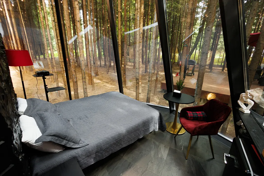 Дом-пирамида с 360 панорамой на лес