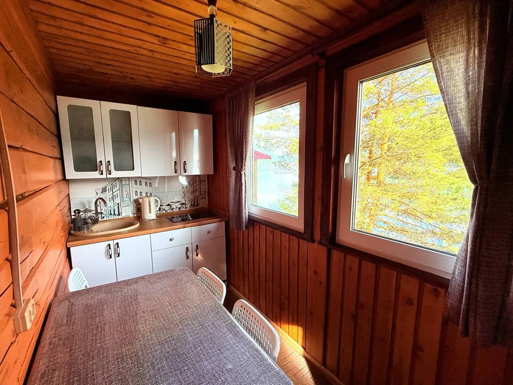 Дом с видом на озеро