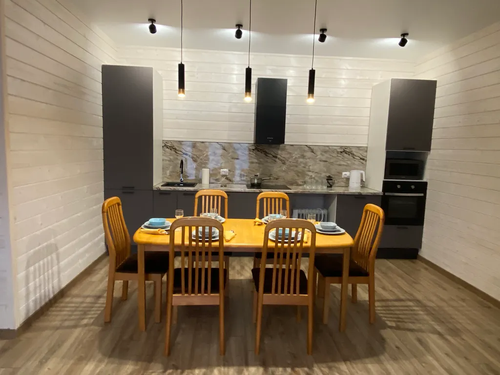 Дом с бассейном