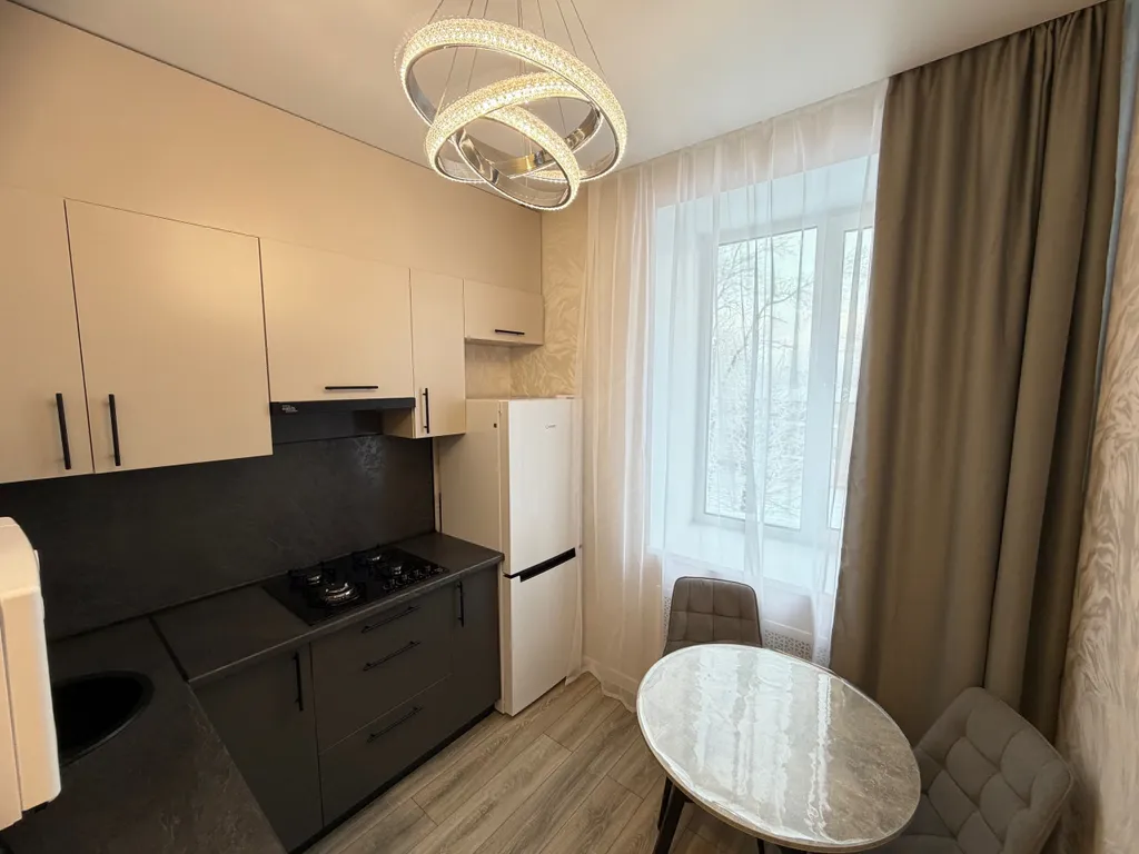 Светлая и чистая квартира с современным ремонтом.