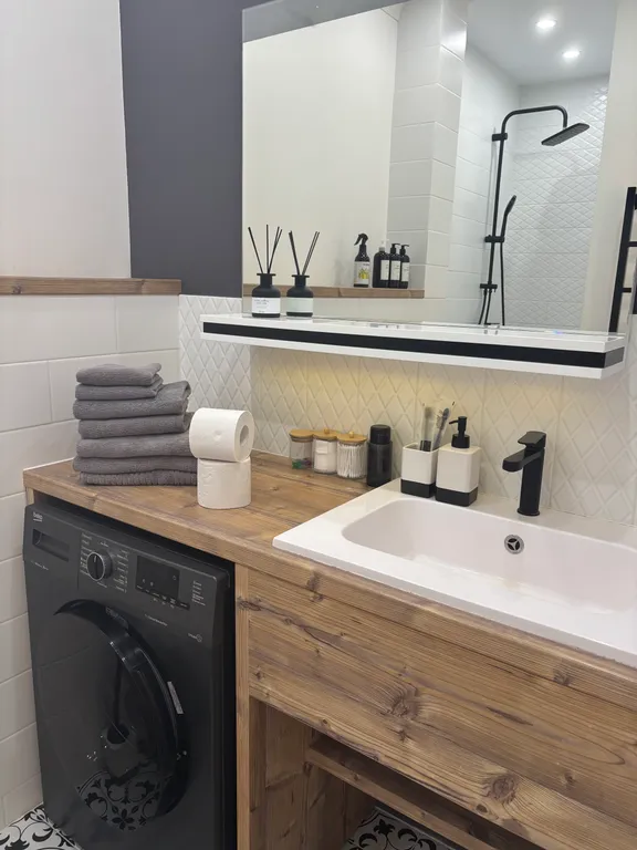 Светлая студия на берегу Волги в центре города